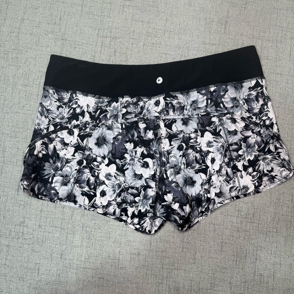 90 Degrees Athletic Shorts Black White Floral Design Size Large - Picture 5 of 7